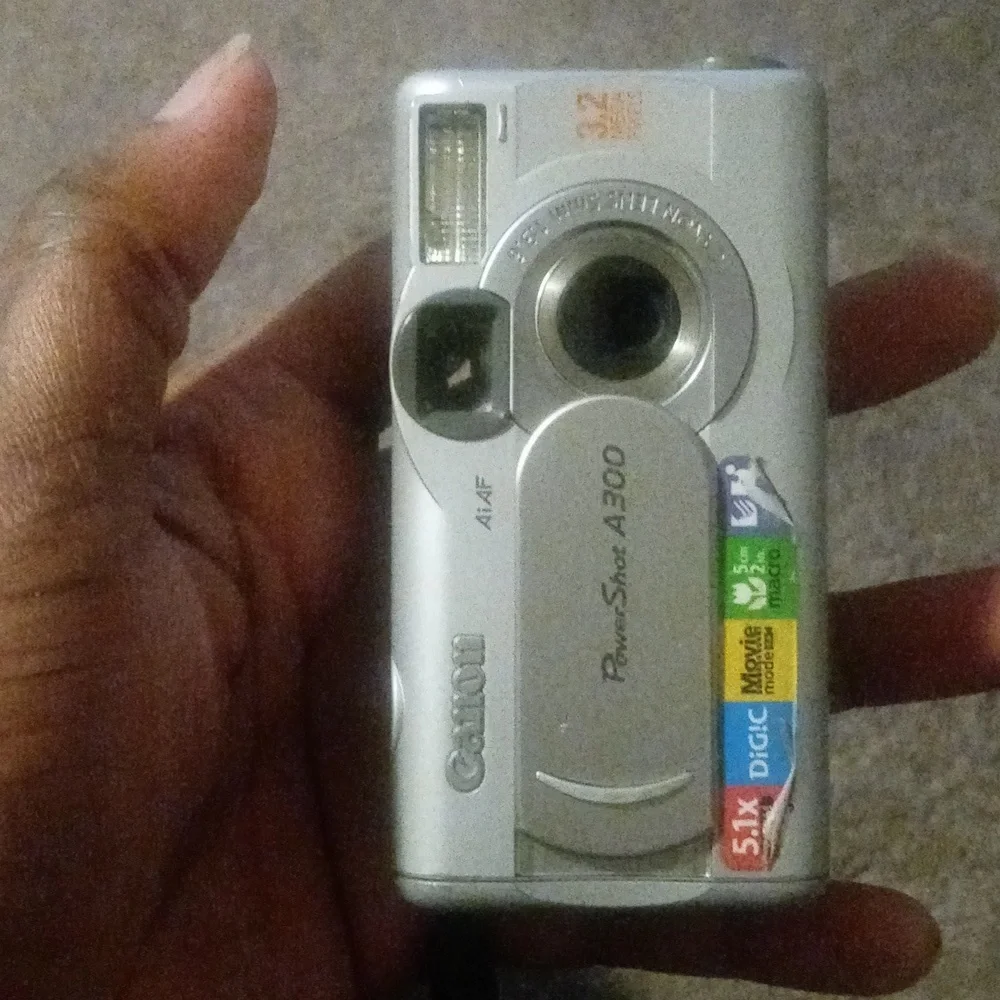 Canon PowerShot A300 3.2MP Digital Camera for parts Read